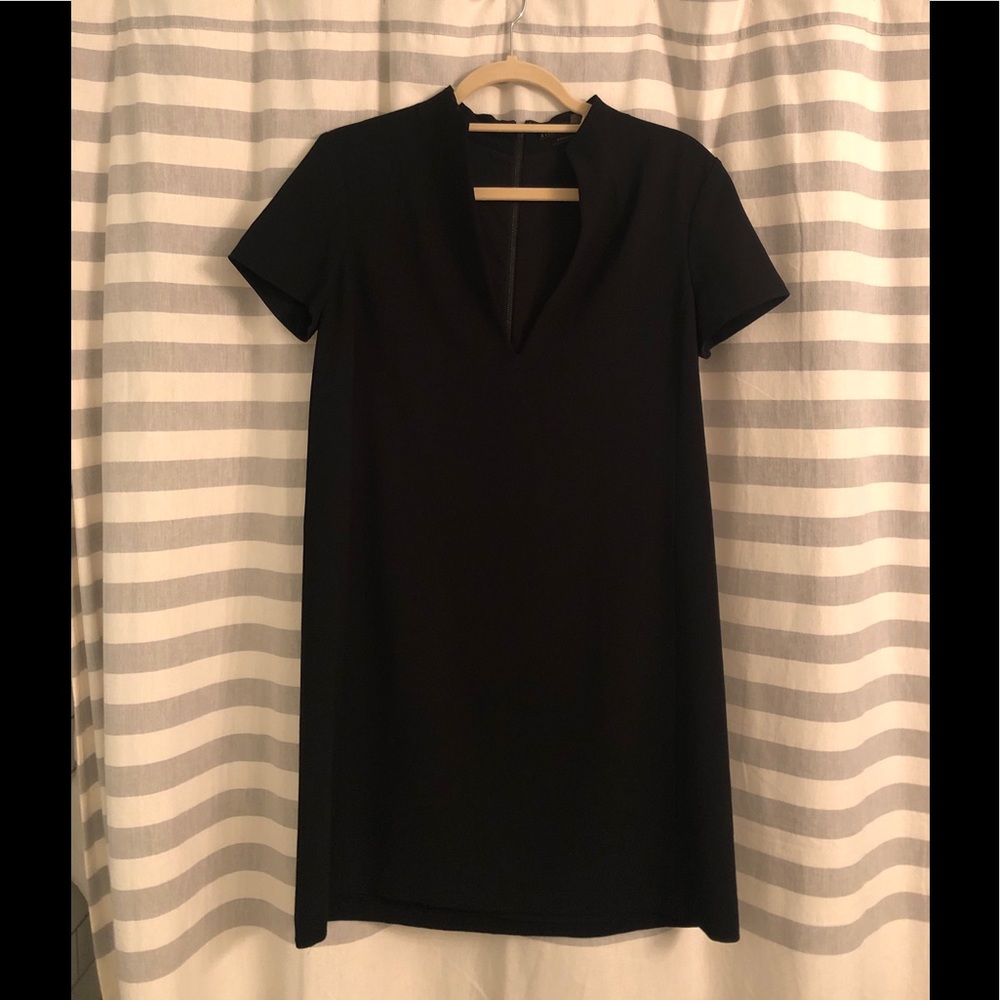 Alice + Olivia Sz S Black Crepe Vneck w Back Zip